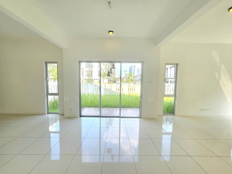 Terraced House for Sale in Bandar Tropicana Aman (Telok Panglima Garang) - Amsyar Jamil - Living Room - PropertyGuru.com.my