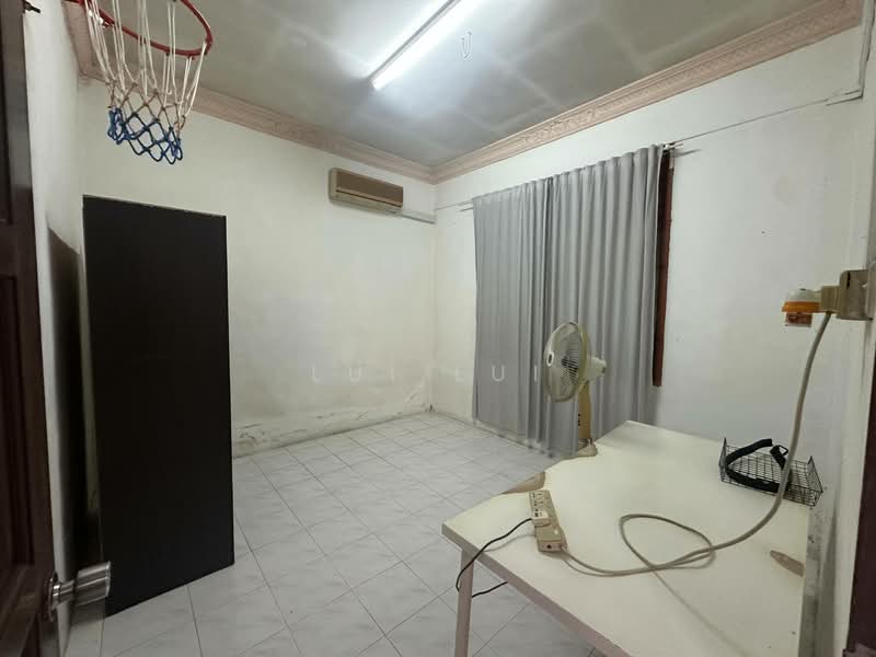 1-storey Terraced House for Sale in Taman Ungku Tun Aminah (Skudai) - Lui Lui - Bedroom - PropertyGuru.com.my