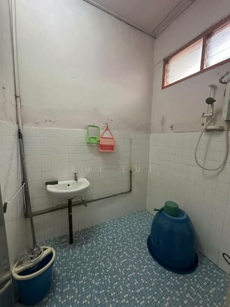 1-storey Terraced House for Sale in Taman Ungku Tun Aminah (Skudai) - Lui Lui - Bathroom - PropertyGuru.com.my