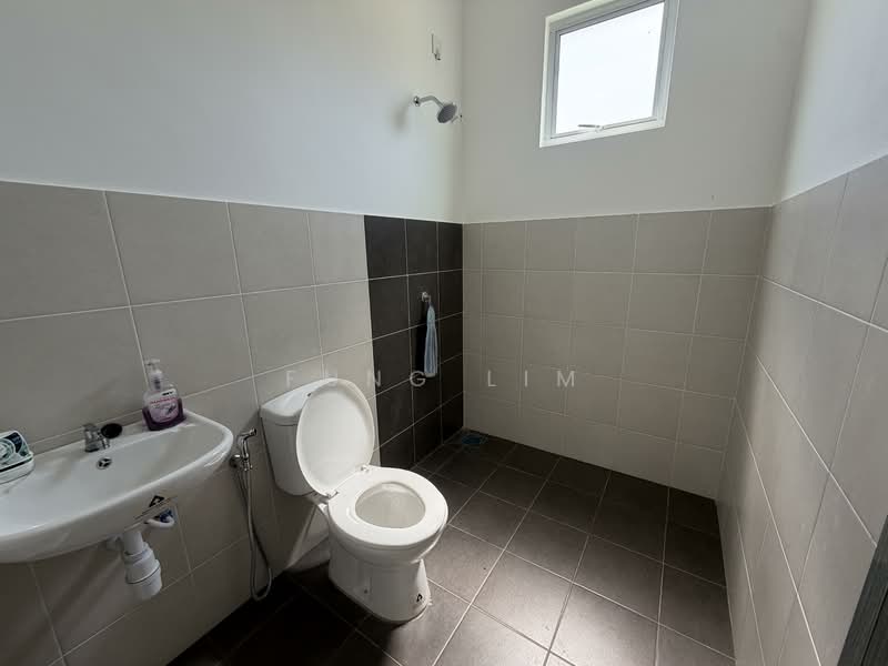 Semi-Detached House for Sale in Parit Buntar (Perak) - Fung Lim - Bathroom - PropertyGuru.com.my