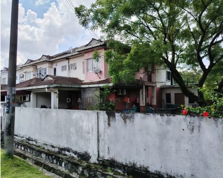 Rumah Teres 2 Tingkat untuk Dijual di Bandar Putra Permai (Seri Kembangan) - Danny Lee - Exterior - PropertyGuru.com.my