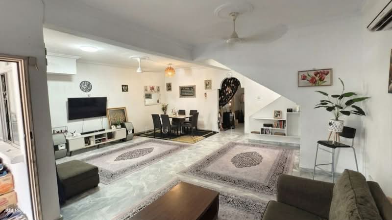 2-storey Terraced House for Sale in TTDI Jaya (Shah Alam) - SAIFUL HELMI - Living Room - PropertyGuru.com.my