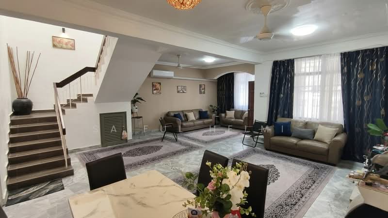 2-storey Terraced House for Sale in TTDI Jaya (Shah Alam) - SAIFUL HELMI - Living Room - PropertyGuru.com.my
