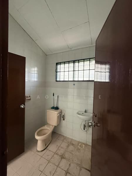 2-storey Terraced House for Sale in Taman Johor Jaya (Johor Bahru) - Maggie Lee - Bathroom - PropertyGuru.com.my