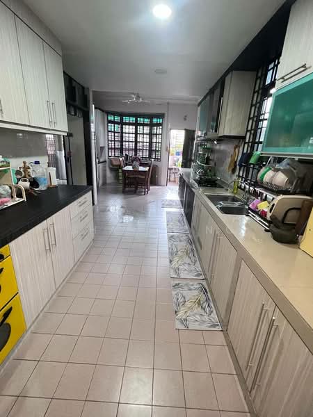 Rumah Banglo untuk Dijual di Taman Bukit Kempas (Tampoi) - Sharon Ng - Kitchen - PropertyGuru.com.my