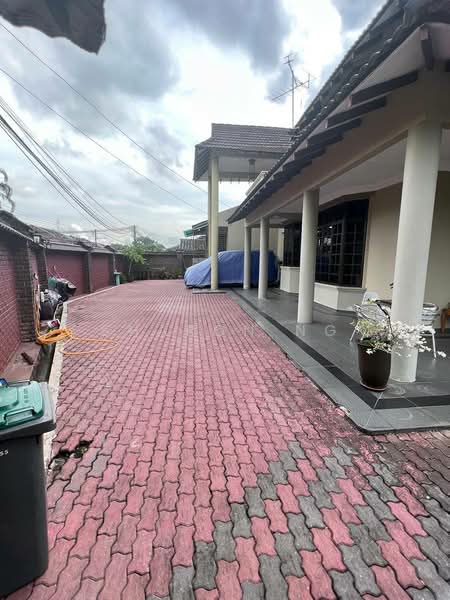 Rumah Banglo untuk Dijual di Taman Bukit Kempas (Tampoi) - Sharon Ng - Exterior - PropertyGuru.com.my