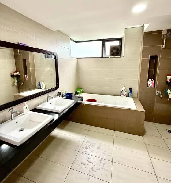 Rumah Berkembar untuk Disewa di Bandar Sungai Long (Selangor) - Bryan Cho - Bathroom - PropertyGuru.com.my