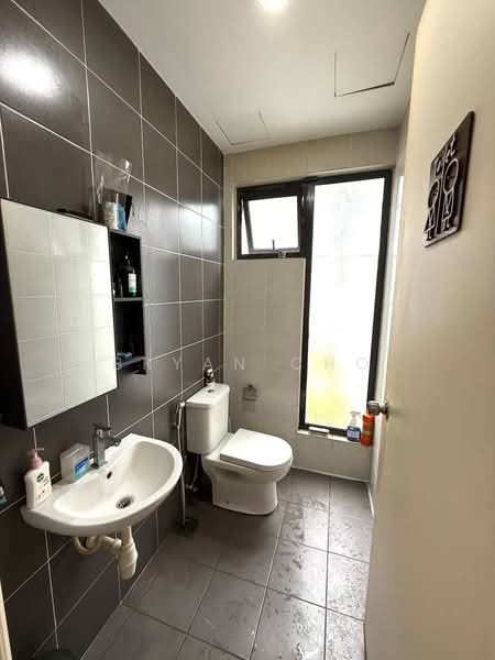 Rumah Berkembar untuk Disewa di Bandar Sungai Long (Selangor) - Bryan Cho - Bathroom - PropertyGuru.com.my