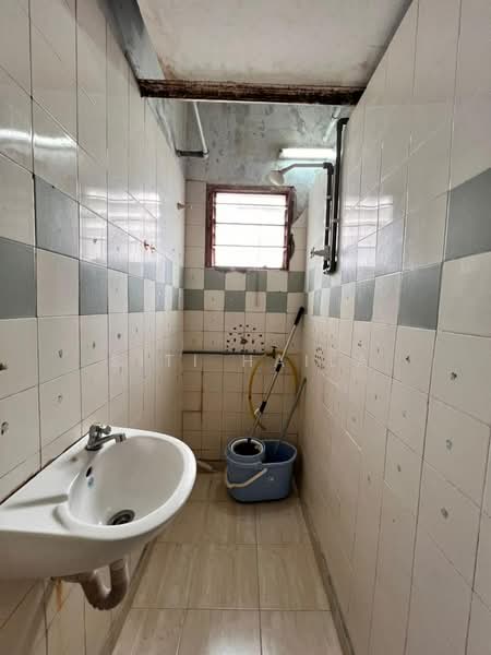 Flat for Sale at Seri Anggerik - Siti Haila - Bathroom - PropertyGuru.com.my