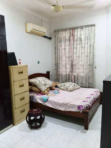 Rumah Teres 1 Tingkat untuk Dijual di Taman Universiti (Sri Gading) - Crystal Chan - Bedroom - PropertyGuru.com.my