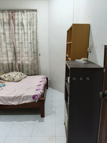 Rumah Teres 1 Tingkat untuk Dijual di Taman Universiti (Sri Gading) - Crystal Chan - Bedroom - PropertyGuru.com.my