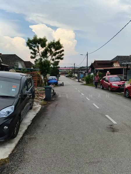 Rumah Teres 1 Tingkat untuk Dijual di Taman Universiti (Sri Gading) - Crystal Chan - Exterior - PropertyGuru.com.my