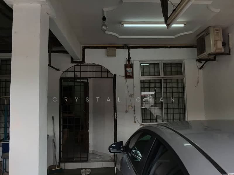 Rumah Teres 1 Tingkat untuk Dijual di Taman Universiti (Sri Gading) - Crystal Chan - Entrance - PropertyGuru.com.my