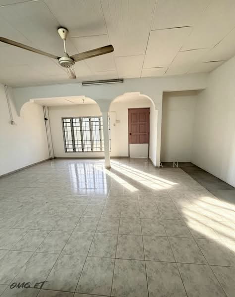 2-storey Terraced House for Sale in Taman Eng Ann (Klang) - Elaine Tan - Living Room - PropertyGuru.com.my