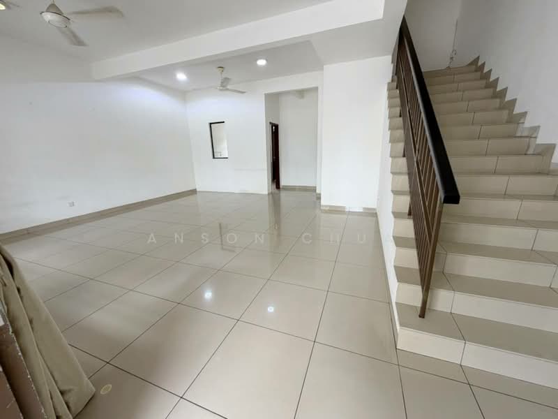 Rumah Teres 2 Tingkat untuk Dijual di Taman Pelangi Indah (Ulu Tiram) - Anson Chua - Living Room - PropertyGuru.com.my