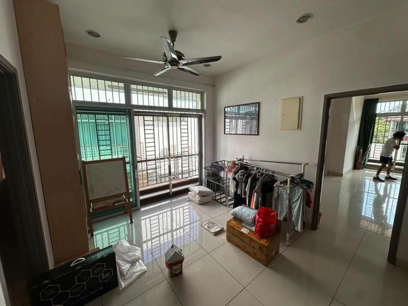 Rumah Kluster untuk Dijual di Taman Gaya (Ulu Tiram) - Eric Lee - Living Room - PropertyGuru.com.my