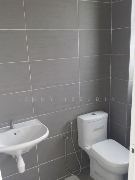 Rumah Teres 2 Tingkat untuk Dijual di Taman Dato Demang (Seri Kembangan) - HELMY IZZUDIN - Bathroom - PropertyGuru.com.my