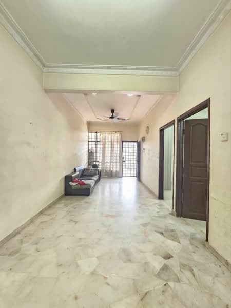 Rumah Teres 1 Tingkat untuk Dijual di Taman Desa Cemerlang (Ulu Tiram) - JAN AU - Living Room - PropertyGuru.com.my