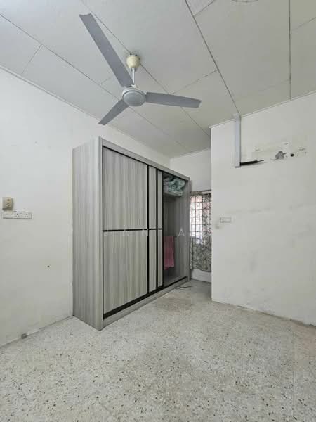 Rumah Teres 1 Tingkat untuk Dijual di Taman Desa Cemerlang (Ulu Tiram) - JAN AU - Bedroom - PropertyGuru.com.my