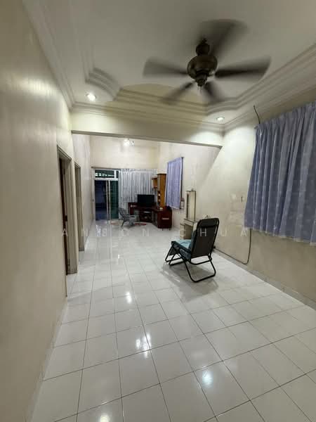 Rumah Teres 1 Tingkat untuk Dijual di Taman Gaya (Ulu Tiram) - Anson Chua - Living Room - PropertyGuru.com.my