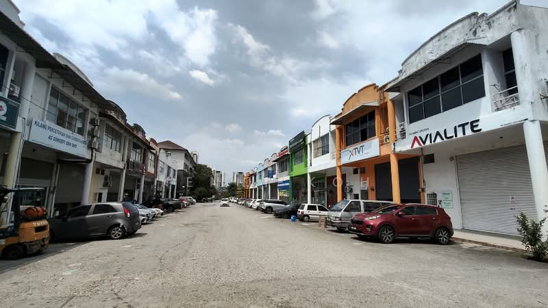 Factory for Rent in Taman Perindustrian Bukit Serdang (Seri Kembangan) - Kenny Koh - Exterior - PropertyGuru.com.my