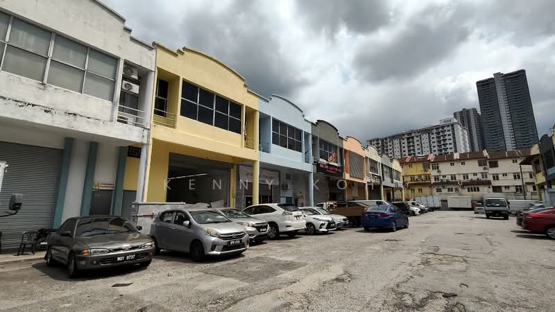Factory for Rent in Taman Perindustrian Bukit Serdang (Seri Kembangan) - Kenny Koh - Exterior - PropertyGuru.com.my