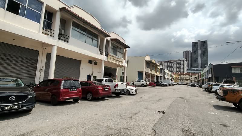 Factory for Rent in Taman Perindustrian Bukit Serdang (Seri Kembangan) - Kenny Koh - Exterior - PropertyGuru.com.my