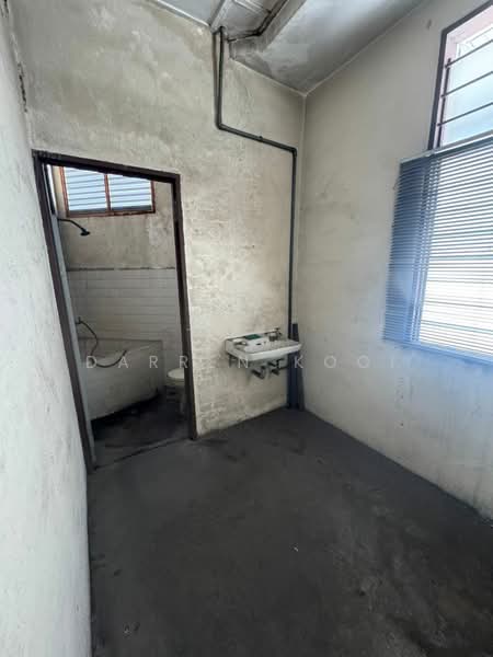 Shop / Office for Sale in Butterworth (Penang) - Darren Kooi - 1st floor Bathroom - PropertyGuru.com.my
