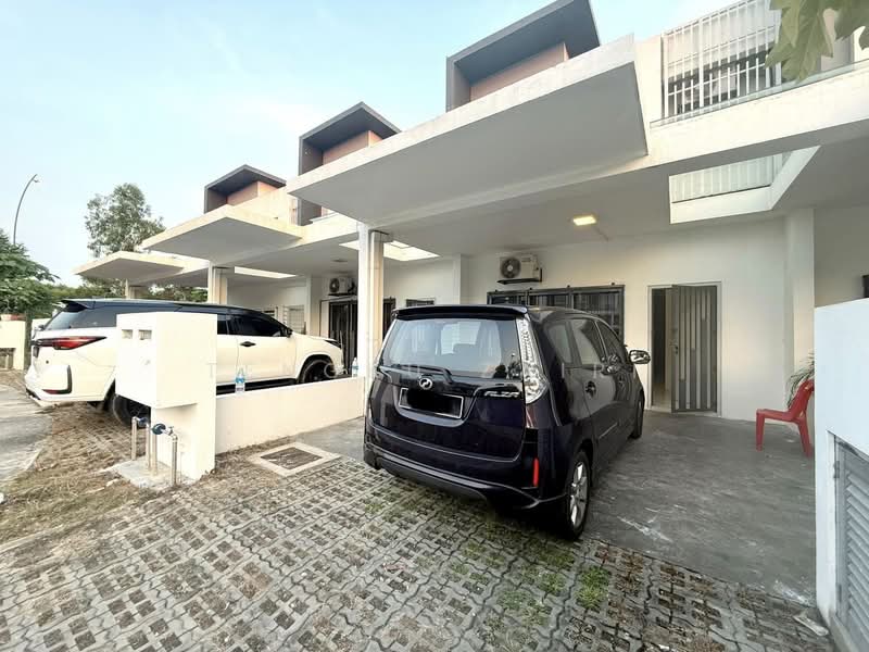 Rumah Teres 2 Tingkat untuk Dijual di Dengkil (Selangor) - Tengku Zairi - PropertyGuru.com.my