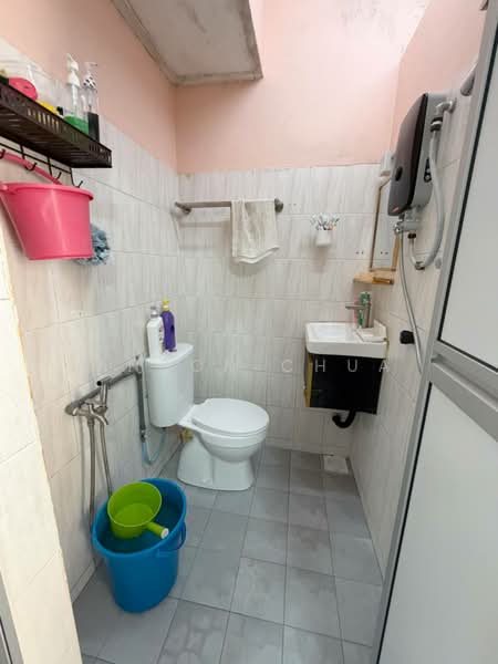 Rumah Teres 2 Tingkat untuk Dijual di Taman Daya (Johor Bahru) - Anson Chua - Bathroom - PropertyGuru.com.my