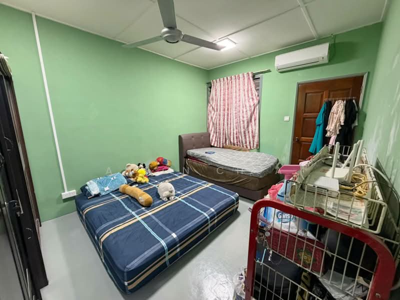 Rumah Teres 2 Tingkat untuk Dijual di Taman Daya (Johor Bahru) - Anson Chua - Bedroom - PropertyGuru.com.my