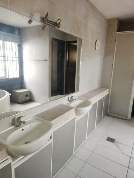 Rumah Banglo untuk Dijual di Taman Yarl (Jalan Klang Lama (Old Klang Road)) - Ricky Poon - Bathroom - PropertyGuru.com.my