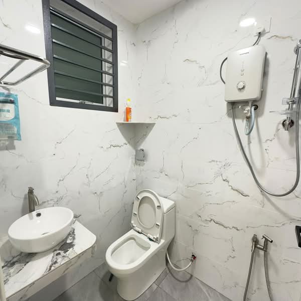 1.5-storey Terraced House for Sale in Taman Perling (Perling) - Sharon Ng - Bathroom - PropertyGuru.com.my