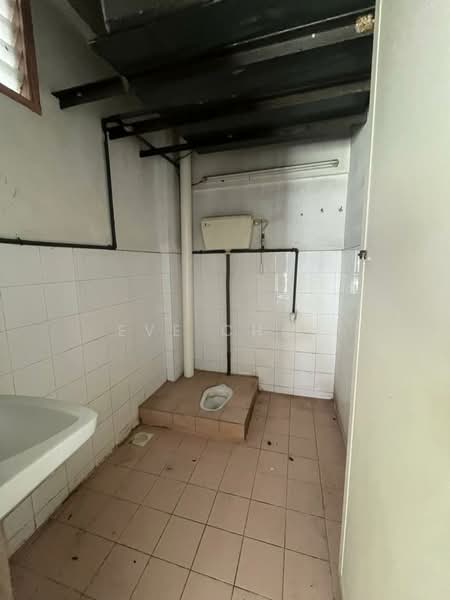Terraced House for Rent in Taman Molek (Johor Bahru) - Eve Chan - Bathroom - PropertyGuru.com.my