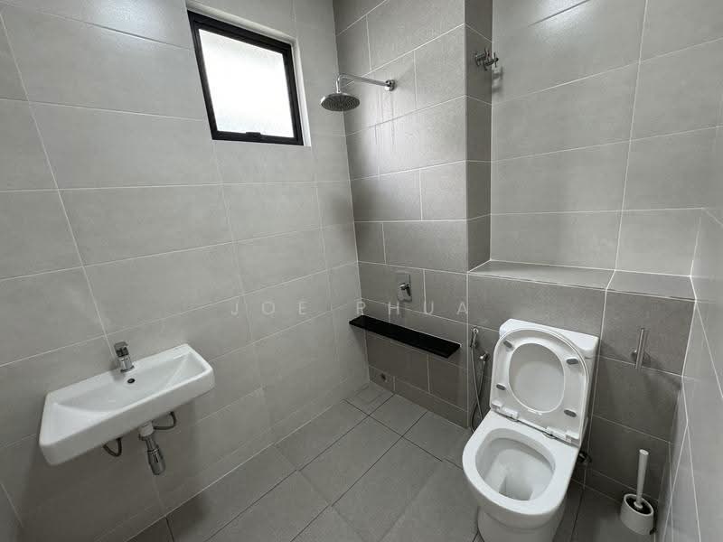 Semi-Detached House for Sale in Setia Utama (Setia Alam) - Joe Phua - Bathroom - PropertyGuru.com.my