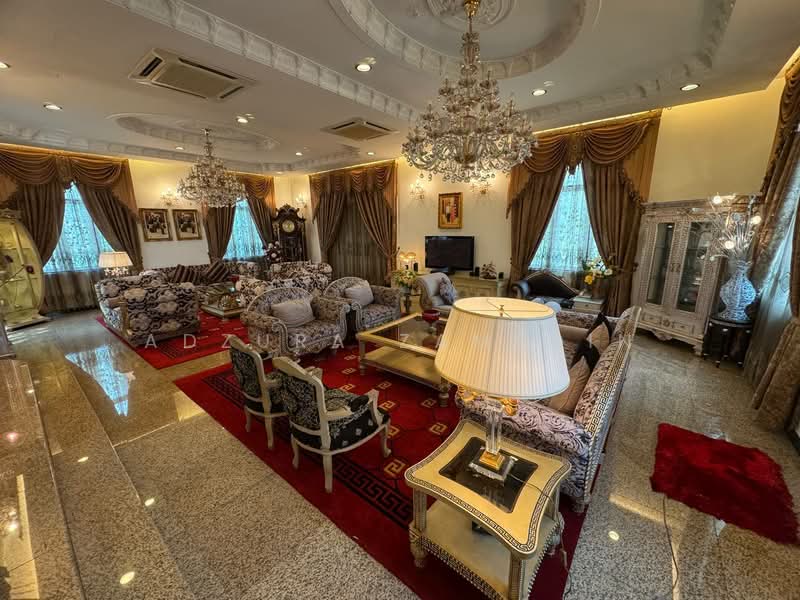 Rumah Banglo untuk Dijual di Seksyen 8 (Shah Alam) - Adzura Zamedin - Living Room - PropertyGuru.com.my