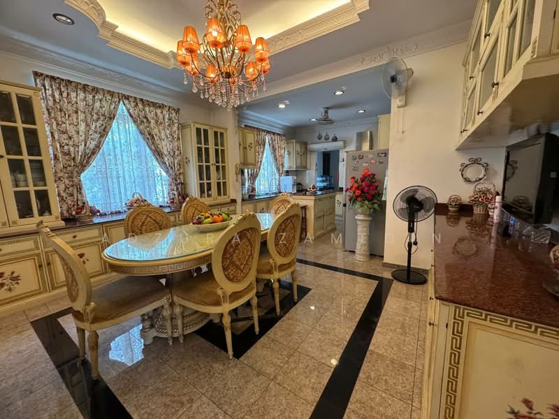 Rumah Banglo untuk Dijual di Seksyen 8 (Shah Alam) - Adzura Zamedin - Dining Room - PropertyGuru.com.my