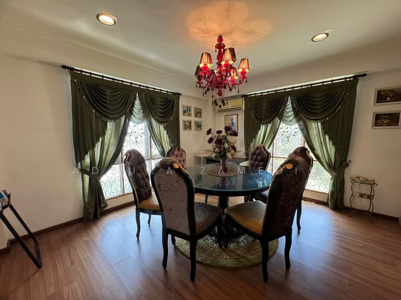Rumah Banglo untuk Dijual di Seksyen 8 (Shah Alam) - Adzura Zamedin - Dining Room - PropertyGuru.com.my