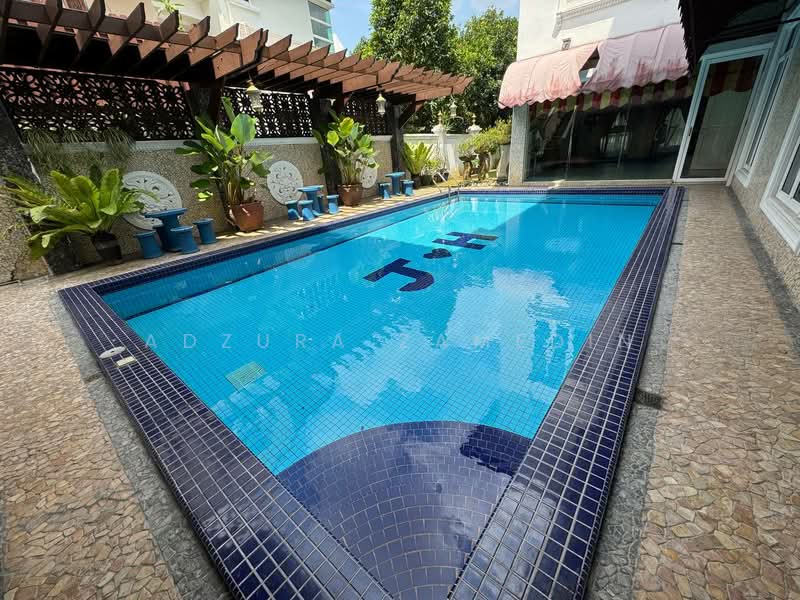 Rumah Banglo untuk Dijual di Seksyen 8 (Shah Alam) - Adzura Zamedin - Pool - PropertyGuru.com.my