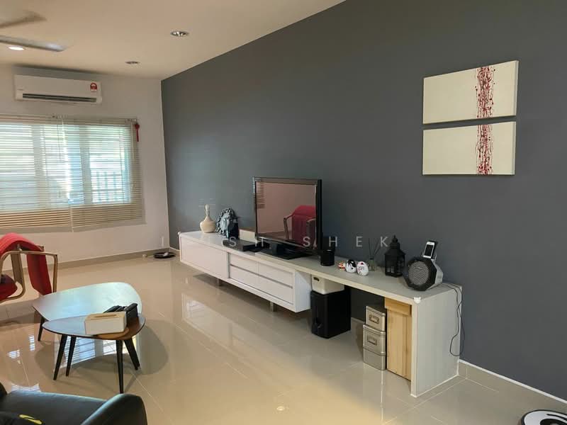 Terraced House for Sale in Kota Kemuning (Shah Alam) - Irish Shek - Living Room - PropertyGuru.com.my
