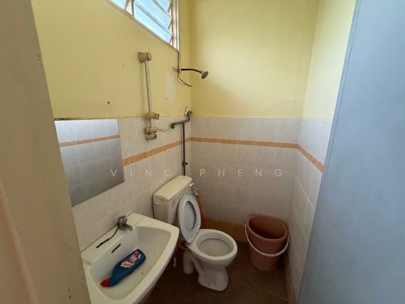 Rumah Teres 1 Tingkat untuk Dijual di Taman Merak (Bukit Baru) - Vinc Pheng - Bathroom - PropertyGuru.com.my