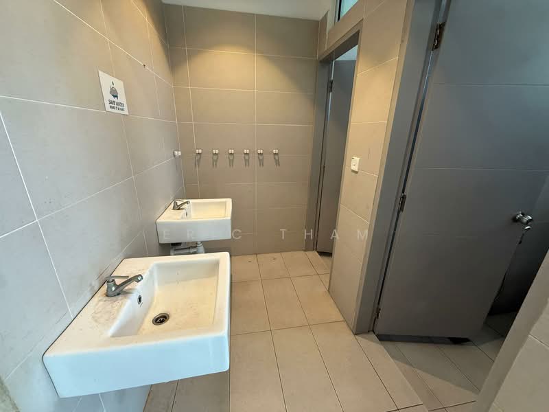 Kedai / Pejabat untuk Disewa di Metro Sendayan (Labu) - Eric Tham - Bathroom - PropertyGuru.com.my