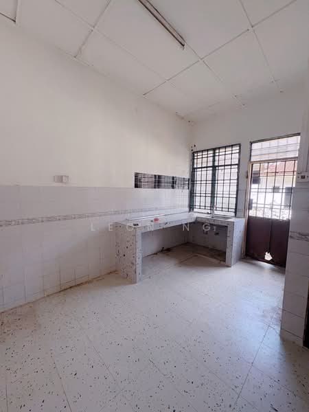 1-storey Terraced House for Sale in Kulai (Johor) - Leon Ng - Kitchen - PropertyGuru.com.my