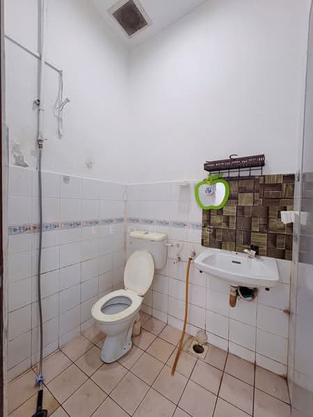 1-storey Terraced House for Sale in Kulai (Johor) - Leon Ng - Bathroom - PropertyGuru.com.my
