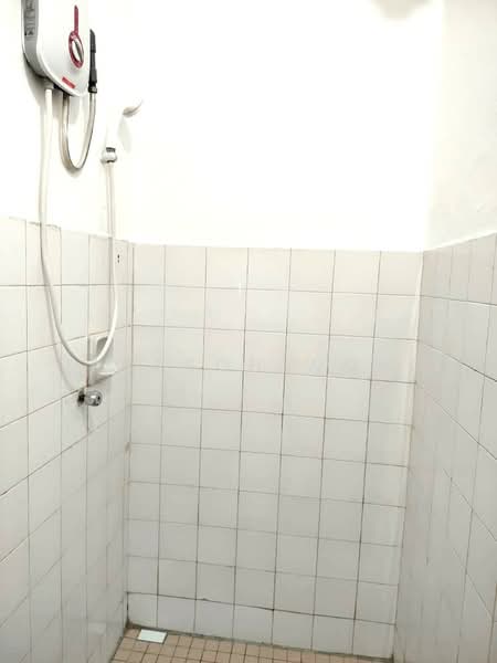 Kondominium untuk Disewa di Abdullah Hukum Apartment - Jackson Wong - Bathroom - PropertyGuru.com.my