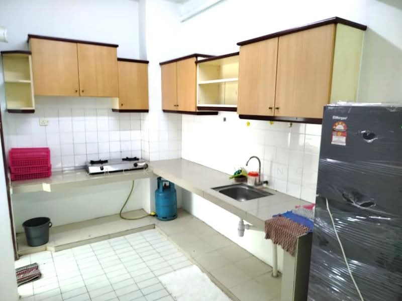 Kondominium untuk Disewa di Abdullah Hukum Apartment - Jackson Wong - Kitchen - PropertyGuru.com.my