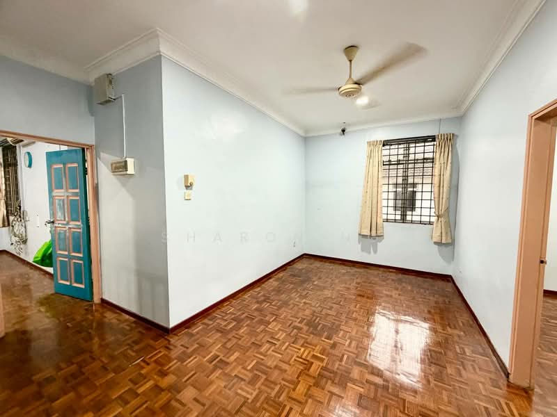 Semi-Detached House for Sale in Taman Bukit Kempas (Tampoi) - Sharon Ng - Living Room - PropertyGuru.com.my