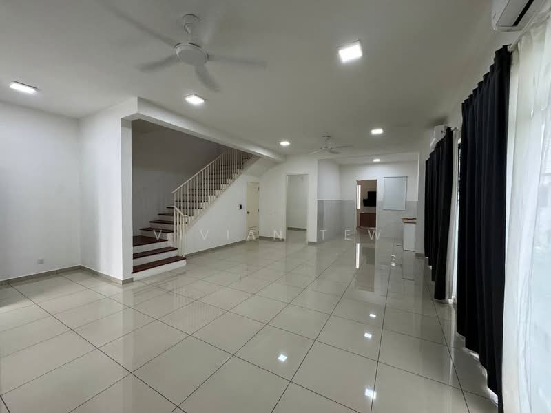 Rumah Berkembar untuk Dijual di Setia Alam (Selangor) - Vivian Tew - Living Room - PropertyGuru.com.my