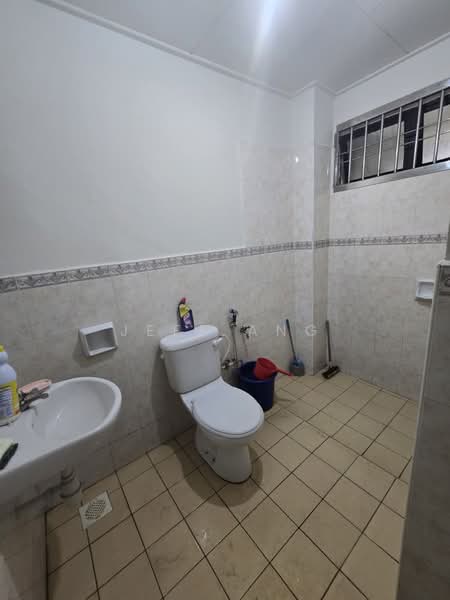 3-storey Terraced House for Sale in Taman Perling (Perling) - Jeff Ang - Bathroom - PropertyGuru.com.my