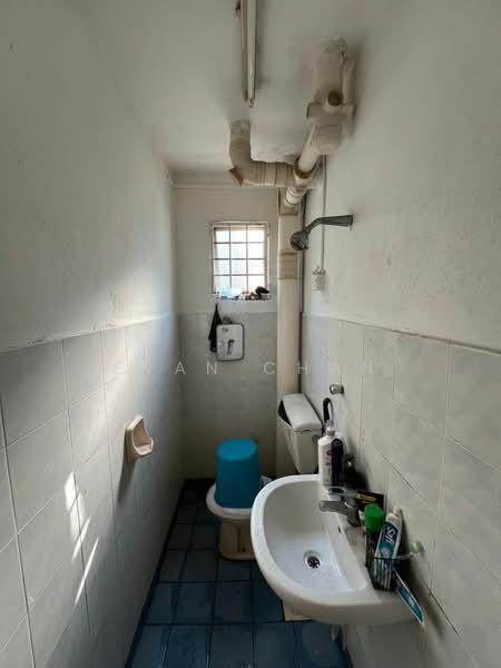 Apartment for Sale at Apartment Bayu - Evan Chan - Bathroom - PropertyGuru.com.my